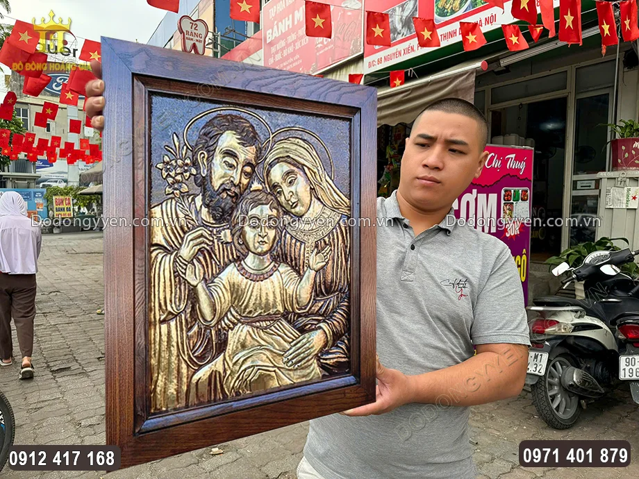 H&igrave;nh ảnh nh&igrave;n nghi&ecirc;ng của bức tranh đồng